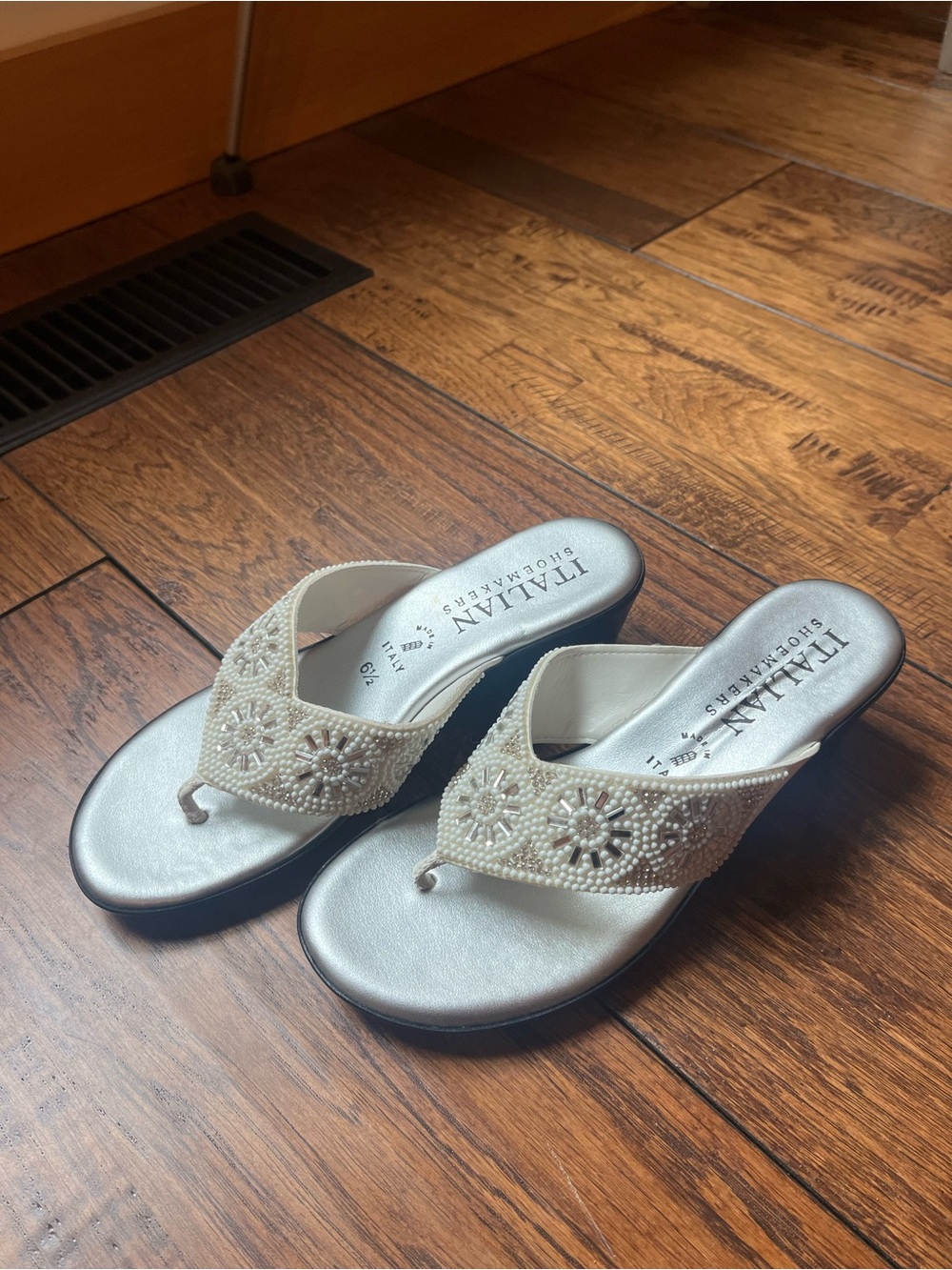 Italian Shoemakers white Beaded Sandals wedged. Vintage vibe, Y2K.